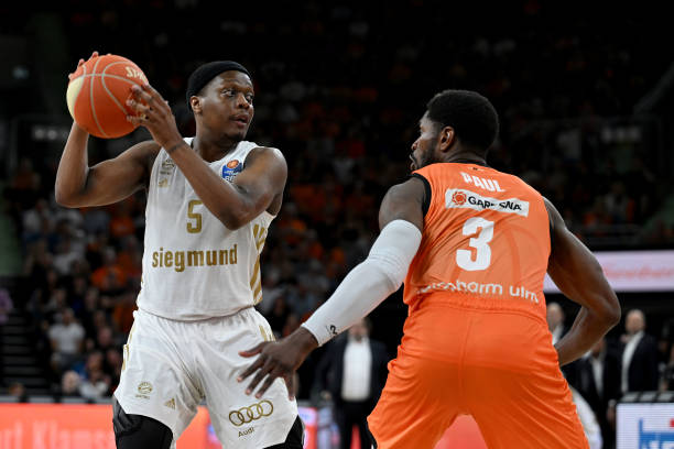 从两回合比 从两回合比