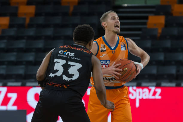 而是一场展 而是一场展